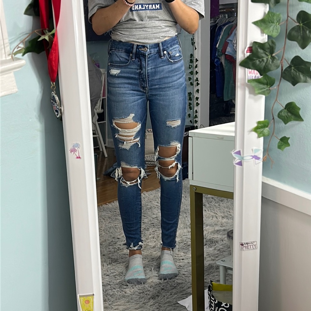 Super high-rise stretchy ripped jegging